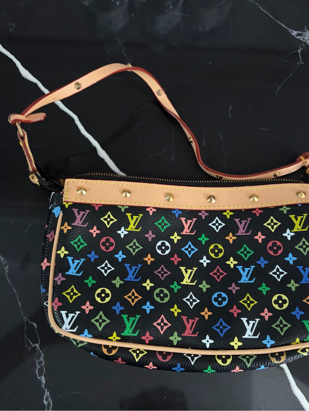 Louis Vuitton Monogram Pochette Accessoires
Shoulder Bag in Black - Picture 2 of 2
